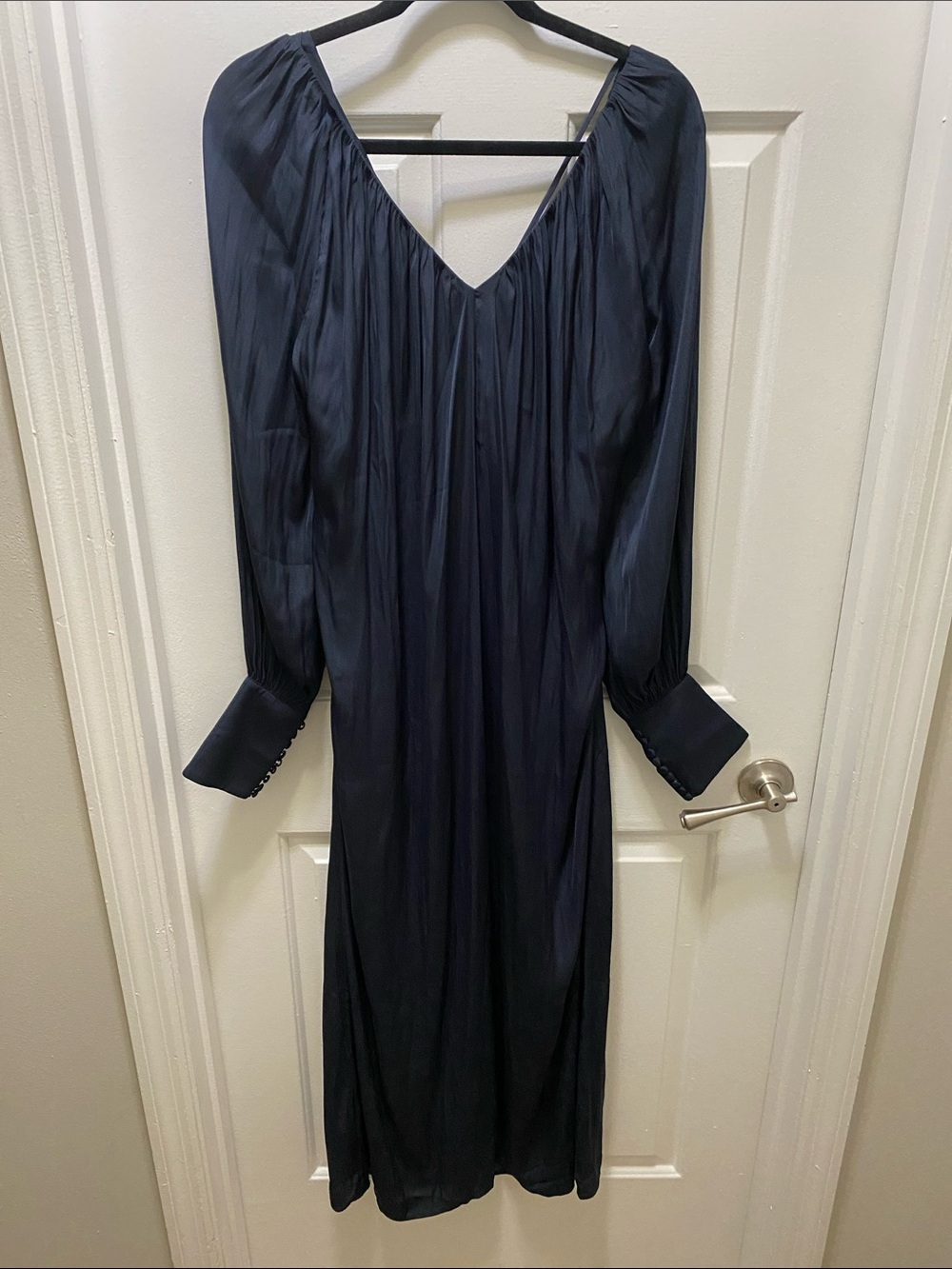 Modern Citizen Elegant Deep Blue Long-Sleeve V-Neck Midi Dress (S)